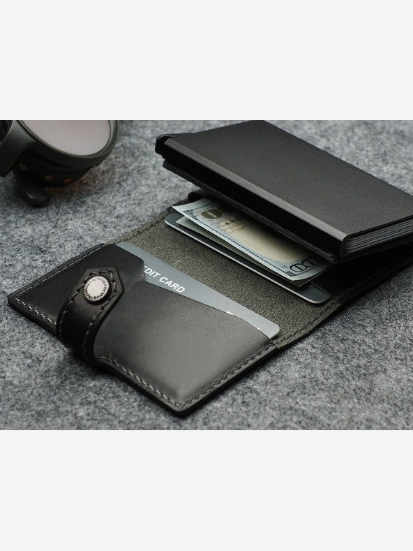 Pularys Pularys Ανδρικό δερμάτινο πορτοφόλι Hiker και σετ δώρου με μπρελόκ μαύρο 211314101