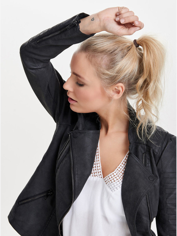 ONLY Μαύρο γυναικείο δερμάτινο καμπυλωτό μπουφάν με τσέπες ONLY Biker