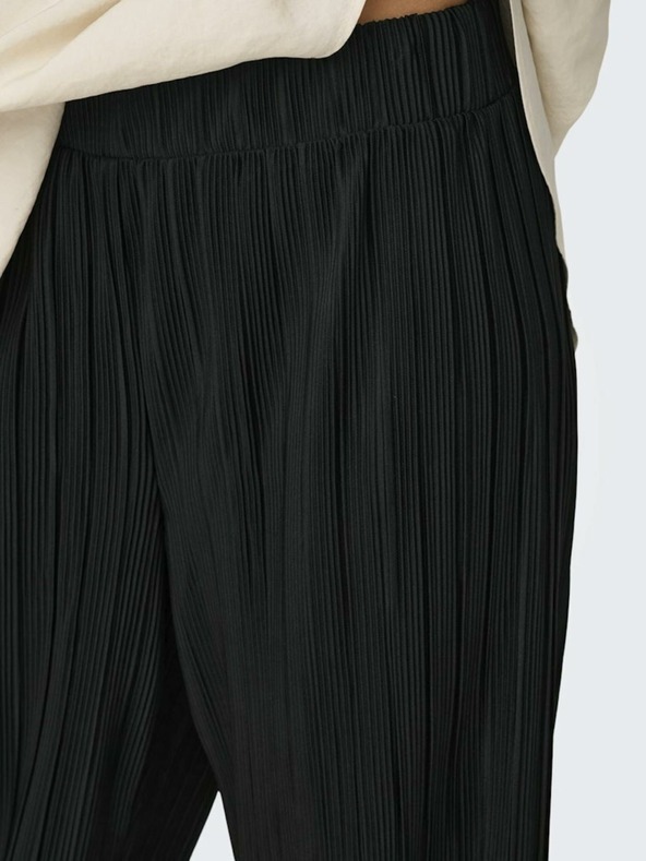 ONLY Μαύρο γυναικείο πλισέ παντελόνι ONLY Ravenna