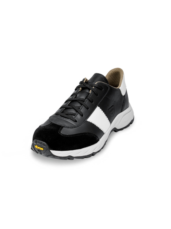 Vasky Botas Nordic Black- Ανδρικά δερμάτινα αθλητικά παπούτσια / μπότες εξωτερικού χώρου σε μαύρο και άσπρο χρώμα τσέχικης παραγωγής από το Zlin