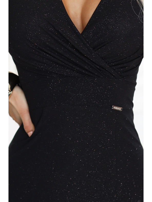 numoco Λαμπερό μακρύ μαύρο φόρεμα IRINA με πούλιες, κρουαζέ λαιμόκοψη και σκίσιμο