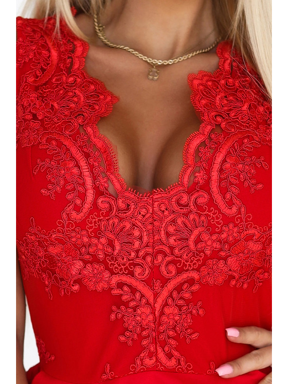 numoco Κόκκινο κοκτέιλ φόρεμα CHARLOTTE με δαντελένια λαιμόκοψη