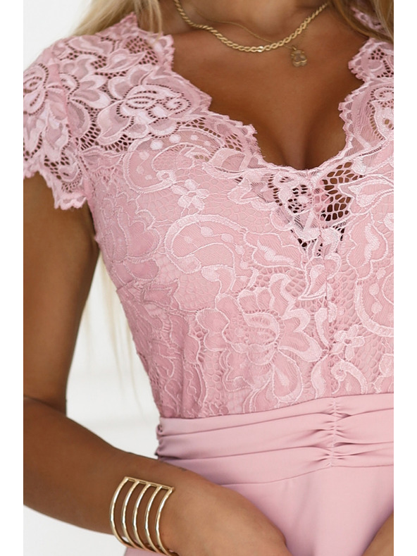 numoco Ανοιχτό ροζ σιφόν φόρεμα με δαντελένια λαιμόκοψη