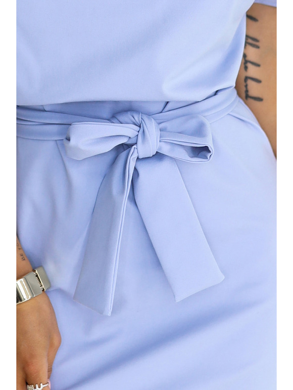 numoco Φόρεμα ROXI με ασύμμετρη φούστα και ζώνη